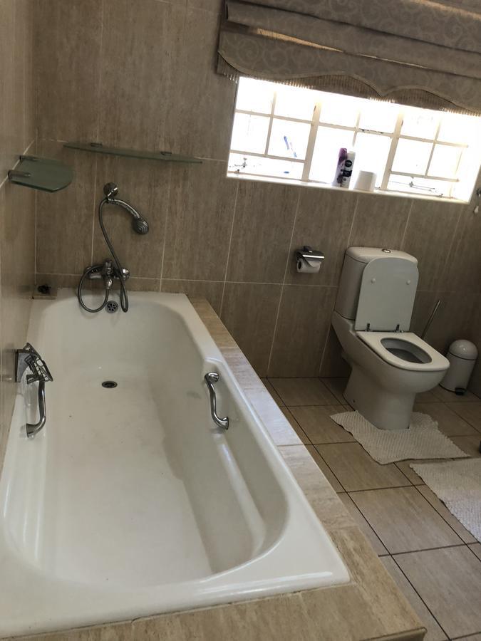 Khuvena Guesthouse Randburg Eksteriør bilde