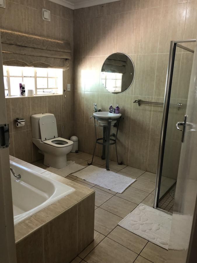 Khuvena Guesthouse Randburg Eksteriør bilde