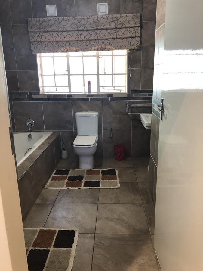Khuvena Guesthouse Randburg Eksteriør bilde