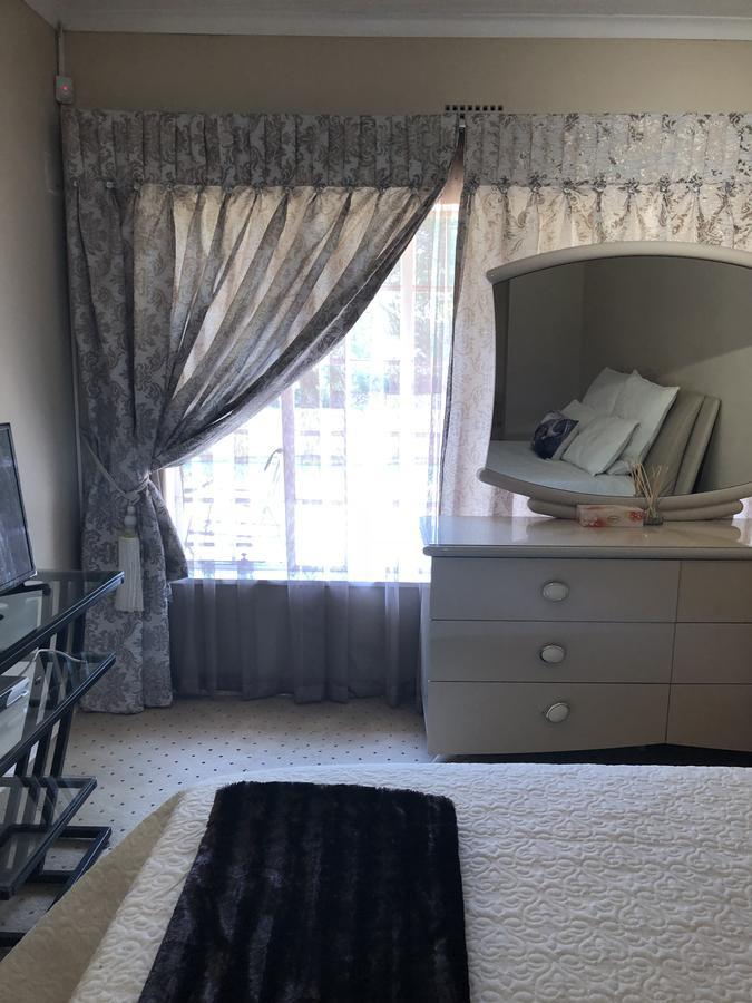 Khuvena Guesthouse Randburg Eksteriør bilde