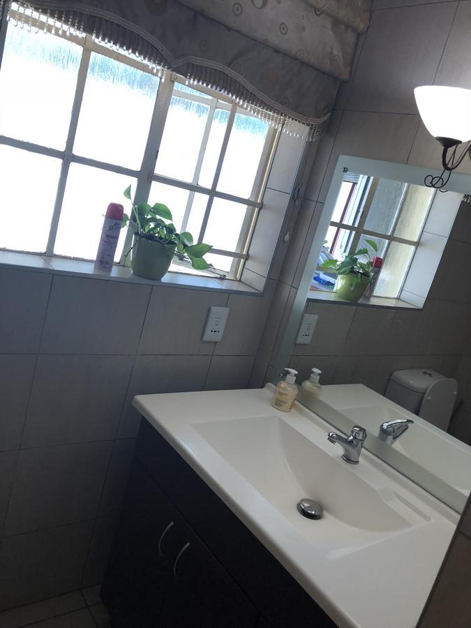 Khuvena Guesthouse Randburg Eksteriør bilde