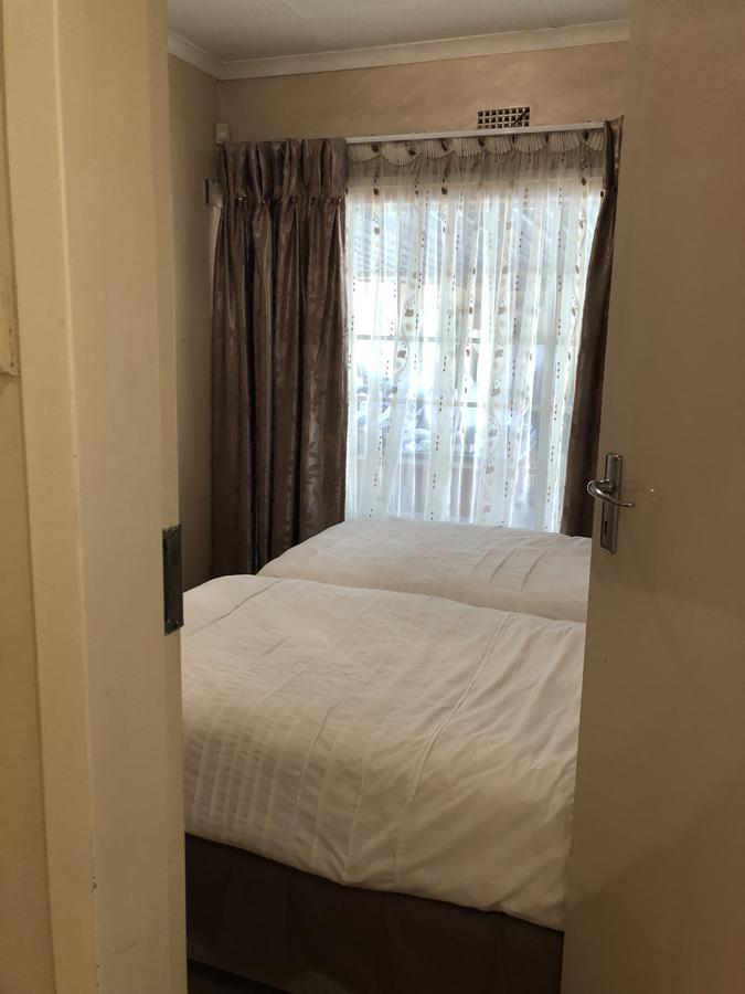 Khuvena Guesthouse Randburg Eksteriør bilde