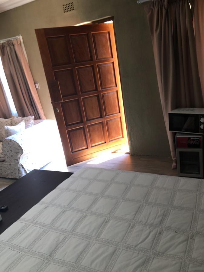 Khuvena Guesthouse Randburg Eksteriør bilde